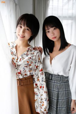 一层一层剥掉女孩子的衣服的